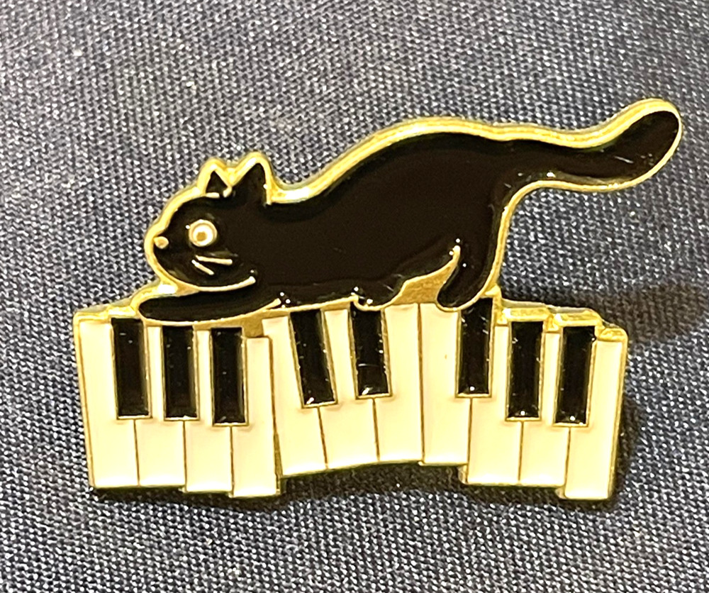 NWOT Black Cat Enamel Piano Keys Lapel Brooch Pin Animal Music